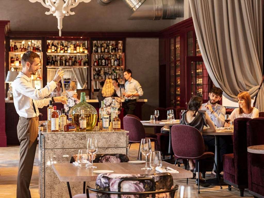 Le Grand Pavillon Шантили Ресторант снимка